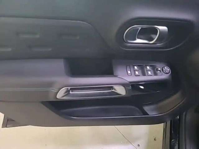 Citroën C5 Aircross hybride rechargeable 225 e-eat8 — photo 21