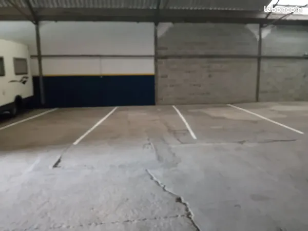 Emplacement pour voitures, camping car et autres