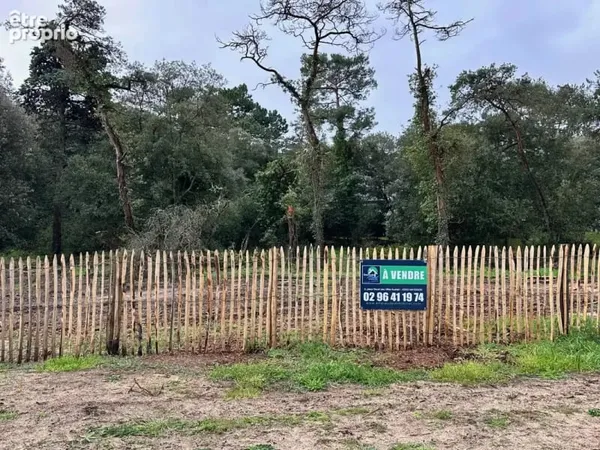 SABLES D'OR LES PINS A 200M DE LA PLAGE terrain constructible de 1121m2