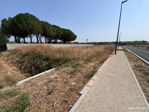 Vend terrain constructible et viabilisé