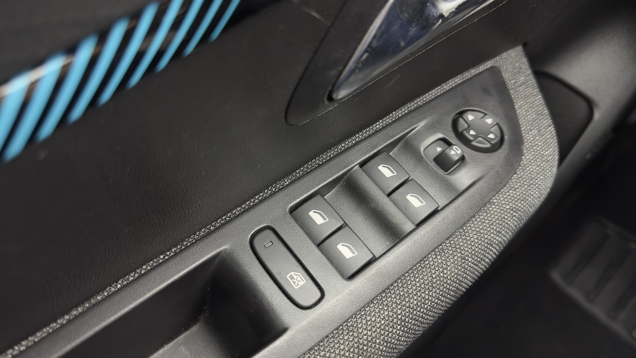 Peugeot 208 PureTech 100 S&amp;S EAT8 — photo 22