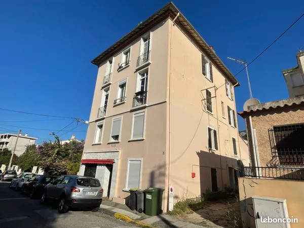 Studio 1 pièce 18 m²