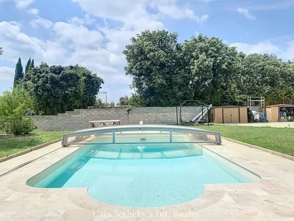 Saint Siffret, Villa méridionale de plain-pied avec piscine