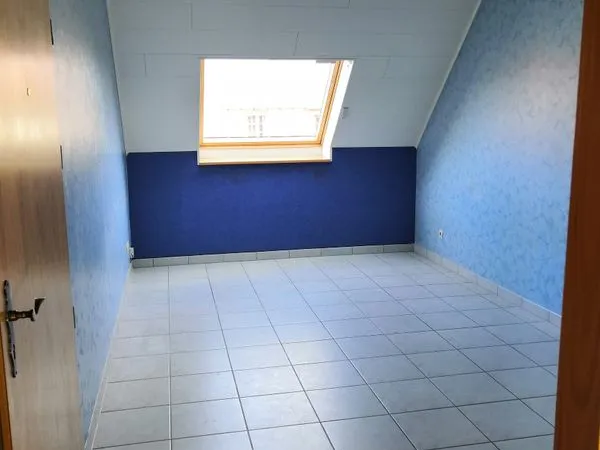 2 pièces (duplex mansardé) 38 m² (50 m² au sol) à louer avec garage et cave