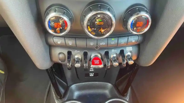 Mini Mini cabriolet cooper 136 ch — photo 9