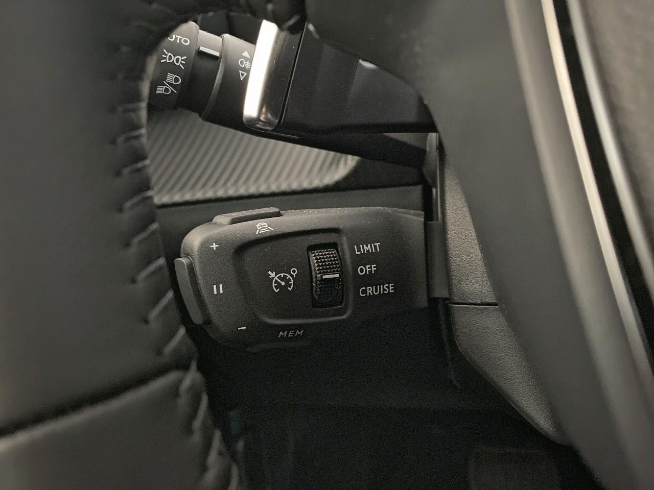 Peugeot 2008 hybrid 145 ch e-dcs6 allure — photo 20