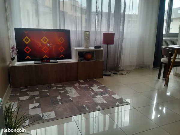 Joli petit appartement très soigné à côté de la gare