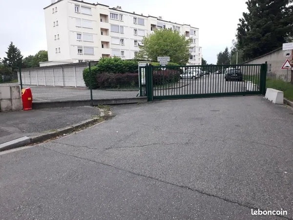Vente de garage 69005