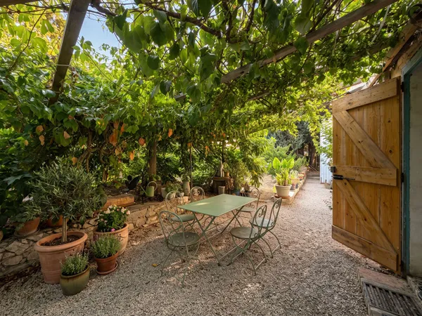 Maison Gardanne T3 77.99 m2 sur 445 m² de parcelle avec possibilité d'agrandissement.