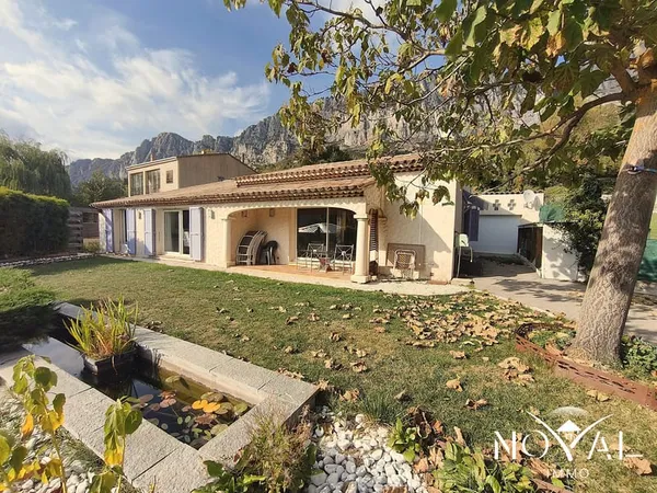 Maison à louer - 154 m2 sur 2520m2 de jardin