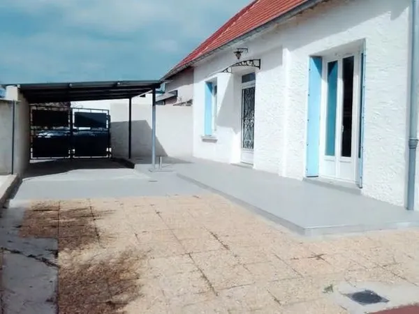 Maison 97m2. 3 chambres. Grande cour et garage