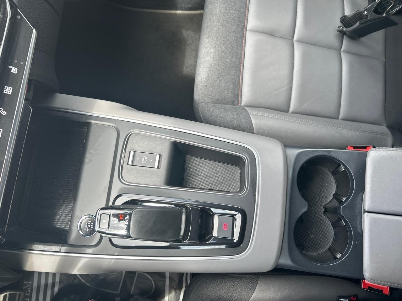 Citroën C5 Aircross hybrid 225ch shine pack e-eat8 — photo 23