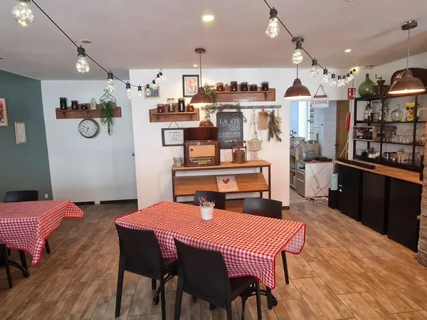 Et si vous changiez de vie ? Restaurant + maison + studio - 245 000