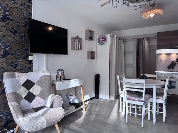 LOCATION A L ANNEE STUDIO CABINE GRUISSAN RIVE DROITE