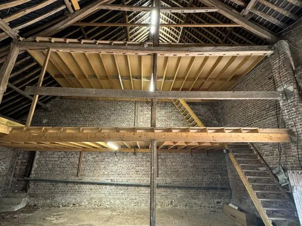 🌾 À louer - Grange de 190 m², surface modulable selon vos besoins