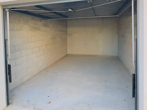 Box garage fermé 18 m² · Borgo