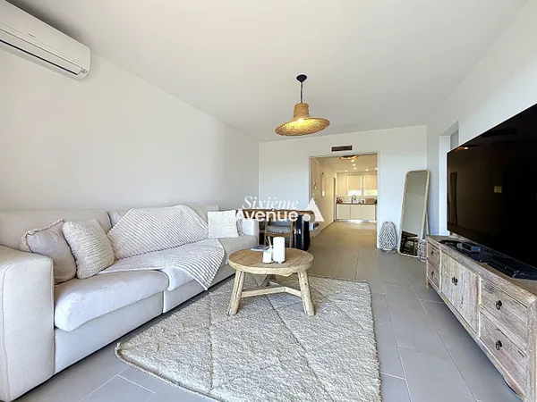 A vendre - Appartement rénové à Grasse 2 pièces de 51.25 m² avec parking couvert et grande cave