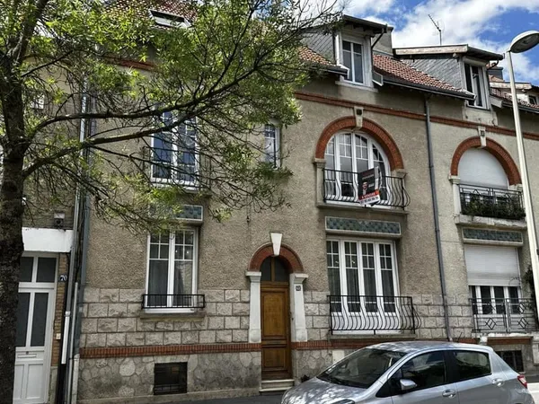 A VENDRE - MAISON à REIMS avec 4 CHAMBRES et petit EXTÉRIEUR