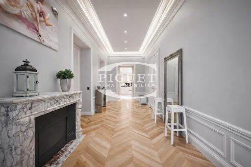 Appartement 7 pièces 242 m²