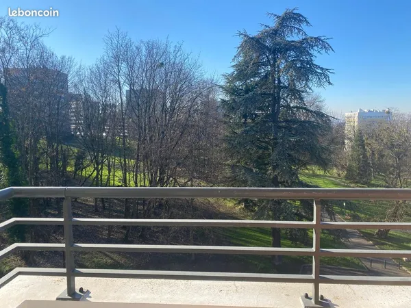 Loue F2 en centre ville dans une résidence de 2012