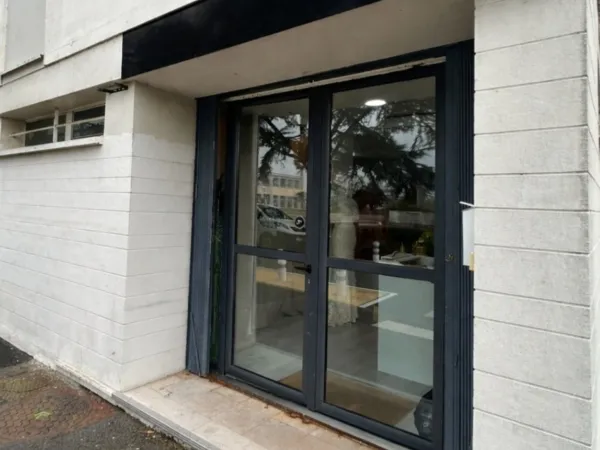 Local commercial 3 pièces 80 m²