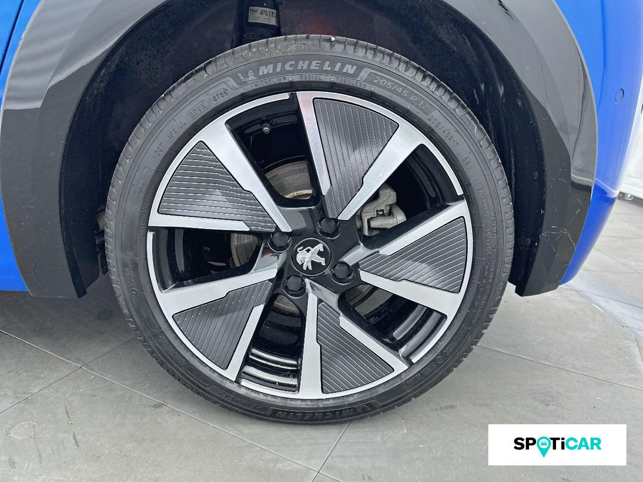 Peugeot 208 e-208 136ch gt — photo 11