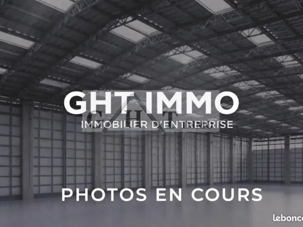 Local industriel 250 m²