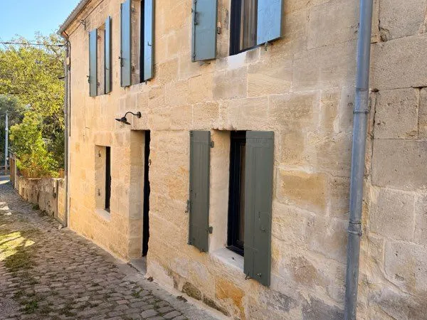 Branne (33420) · Maison en pierre de 150 m² avec jardin et garage