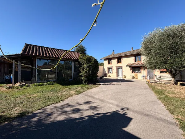 GUÉREINS ? Maison familiale avec dépendance à 4 km de l'autoroute de Belleville