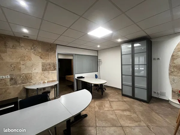 Local commercial 52 m² SAINT MAXIMIN LA SAINTE BAUME