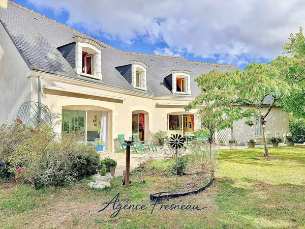 Maison 7 pièces 274 m²