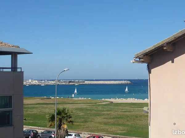 Particulier LOUE grand T2 Marseille Plage