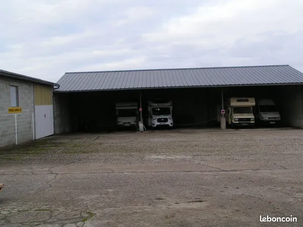 Garage camping car sur Damazan