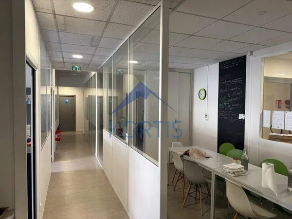 Bureau 250 m²