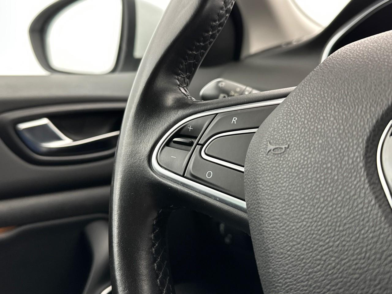 Renault Megane megane iv berline tce 130 energy intens — photo 18