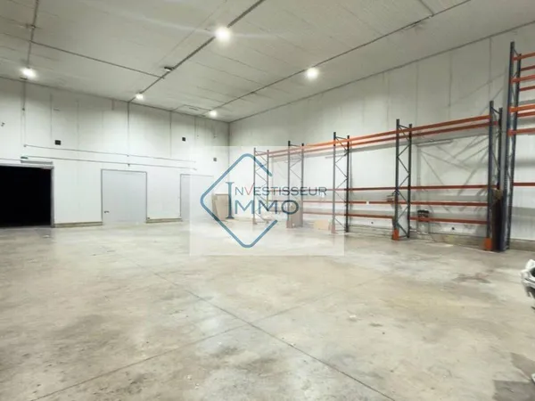 Entrepôt 1963 m²