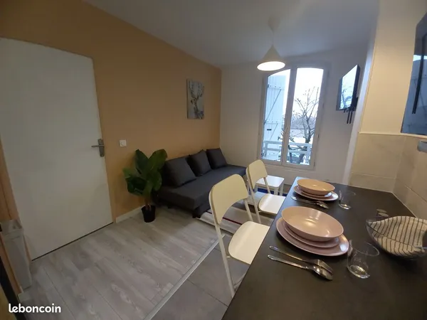 F2 meublé 26 m² au calme - Proche RER C & Tram 9 (Quartier Mairie)