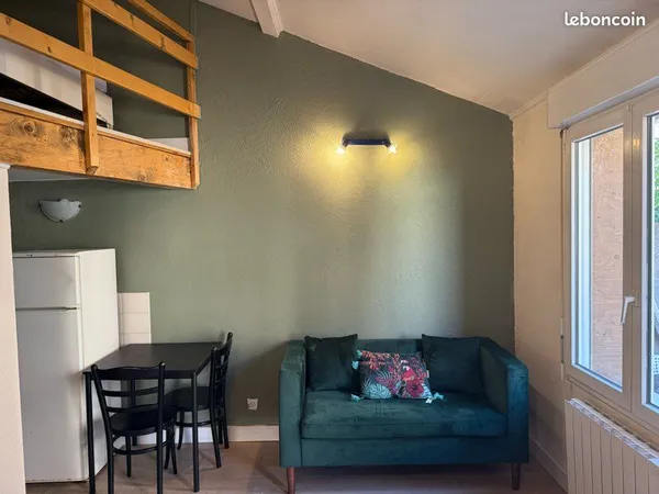 Studio meublé proche de la gare Chateaucreux 460 toutes charges comprises sauf internet