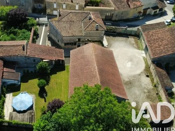Maison 6 pièces 219 m²