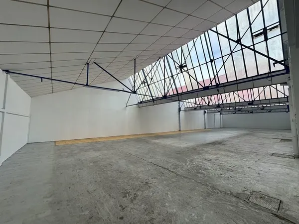 Locaux d'activité - A LOUER - 1 352 m² non divisibles