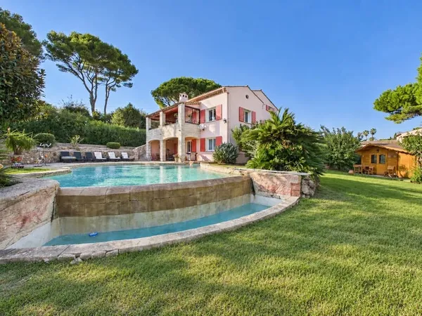 ANTIBES - SAINT-MAYMES | VILLA 349 M² - PISCINE - 3 LOGEMENTS
