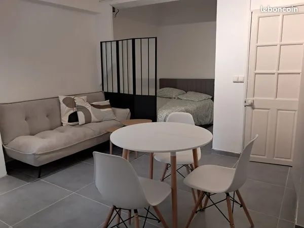 Studio meublé de 23m2 à côté des halles 3eme étage