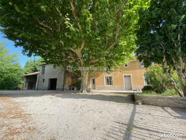 Mas 145 m² 6 pièces - Orange - Terrain 1940 m² et appartement à rénover