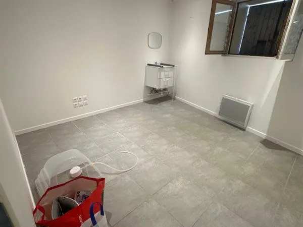 Commerce Location Le Haillan  15m² 550€