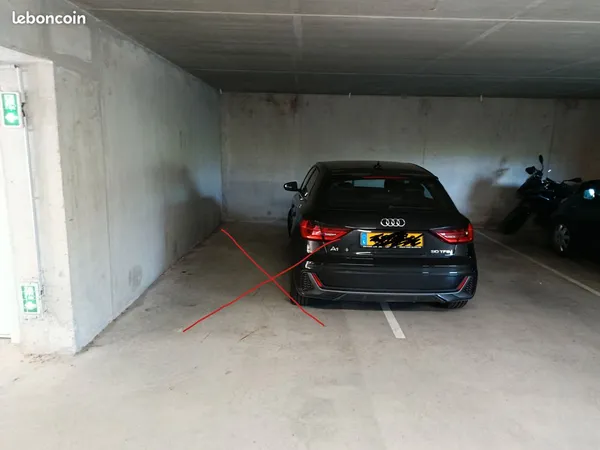 Garage / Parking