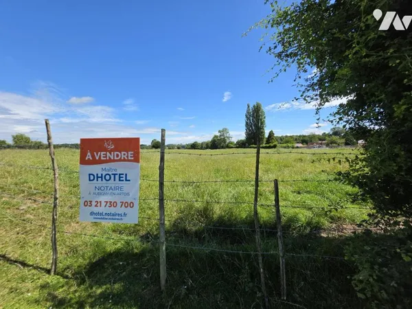 Terrain 835 m²