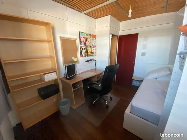 Chambre meublée