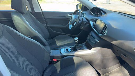 Peugeot 308 SW 1.5 BlueHDi 130 - Allure – 2018 – 114193 km – Diesel – Boîte Manuelle — photo 15