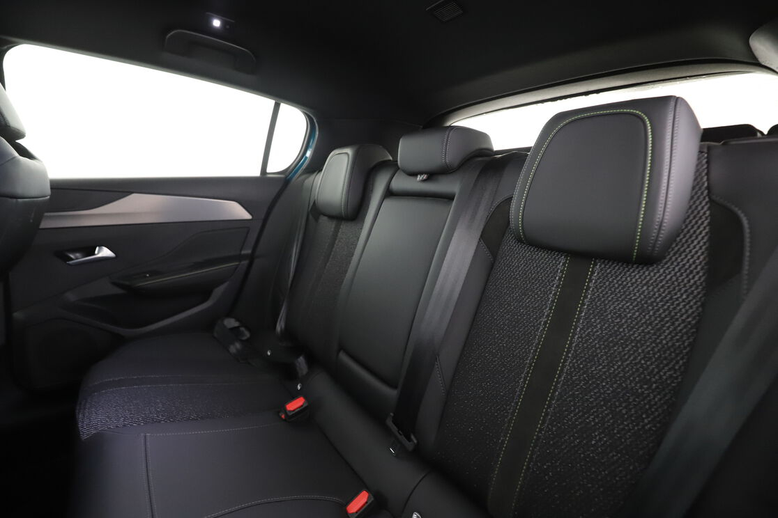 Peugeot 308 1.2 Hybrid GT e-DCS6 — photo 13