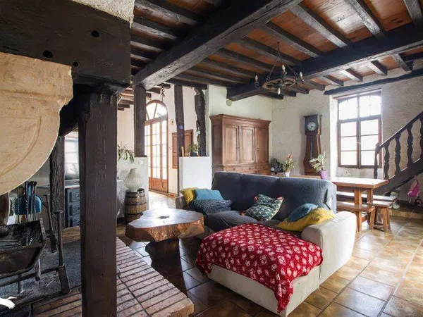 Maison 6 pièces 240 m²